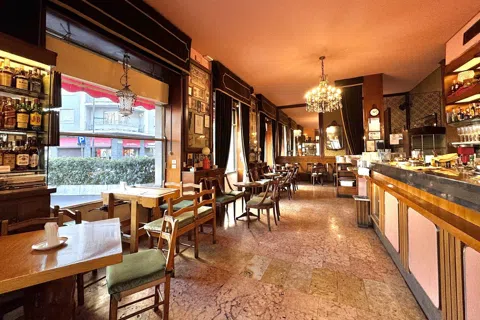 The Competitive Sport of Milan's Aperitivo Hour