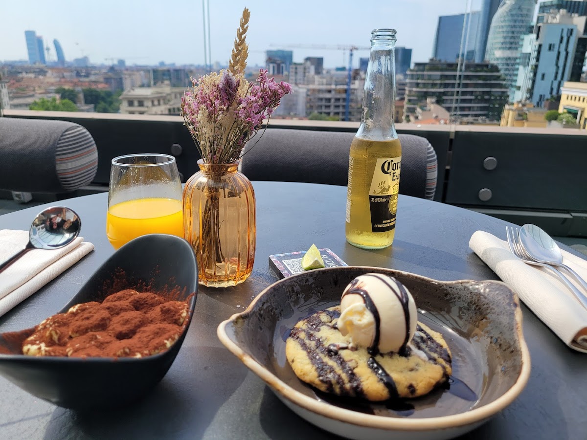 Radio Rooftop Bar — photo 3
